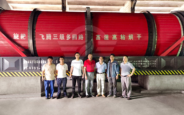 甘蔗渣烘干機(jī)運(yùn)行現(xiàn)場(chǎng) 甘蔗渣烘干機(jī)運(yùn)行現(xiàn)場(chǎng)